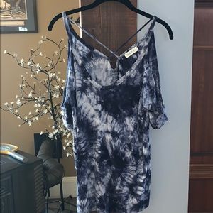 Cold shoulder tank top